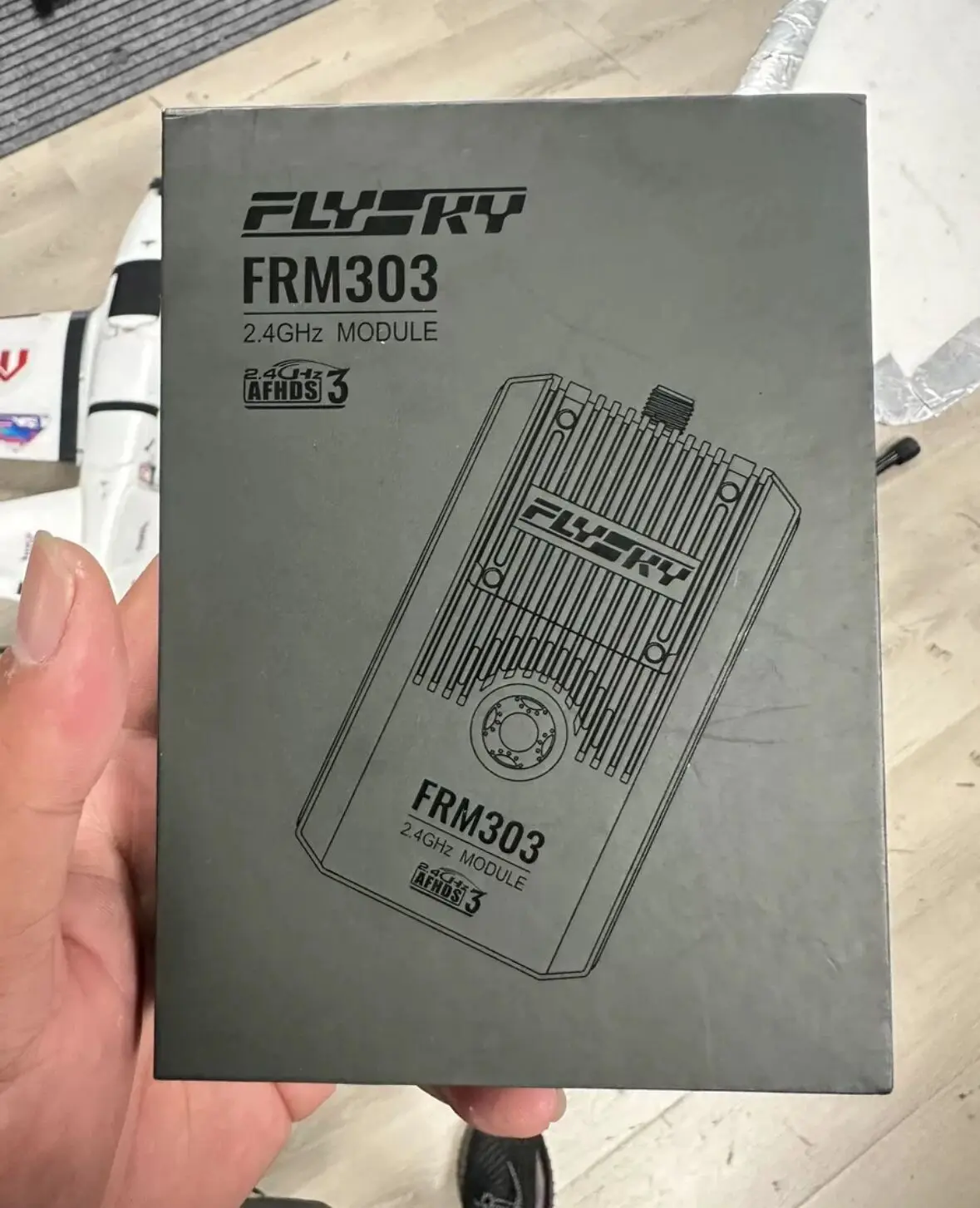 وحدة إرسال FlySky FRM303 بتردد - مراجعة Flysky El18 Radio Transmitter وسعره